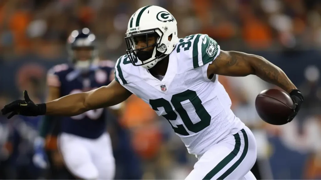 Davante Adams Takes a Swipe at the Bears: What Really Happened Full story in this Article. Davante Adams takes a swipe at the Bears as he faces off against a Chicago defender during a heated NFL matchup.